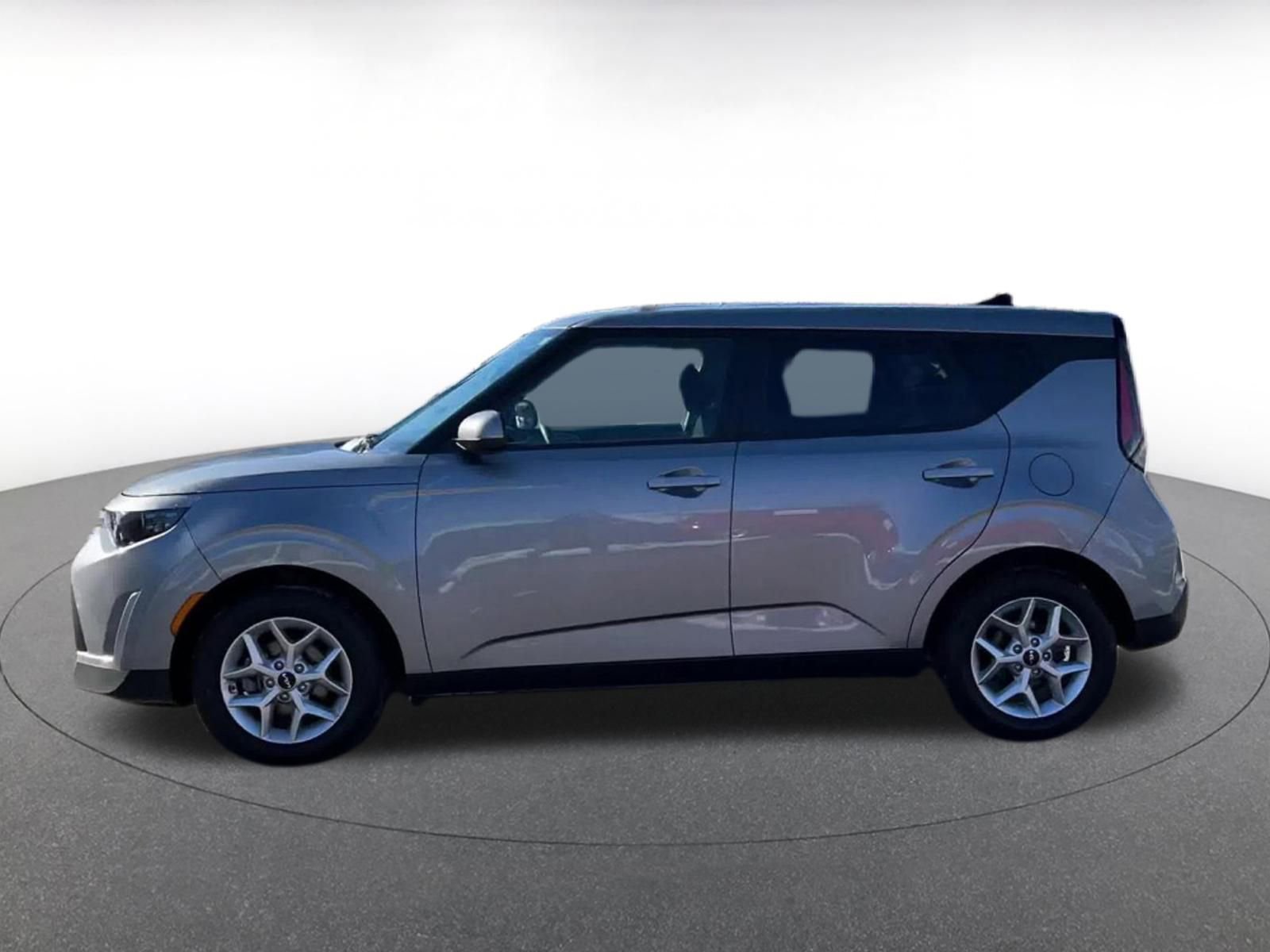 Used 2025 Kia Soul LX w/ LX Technology Package image 9