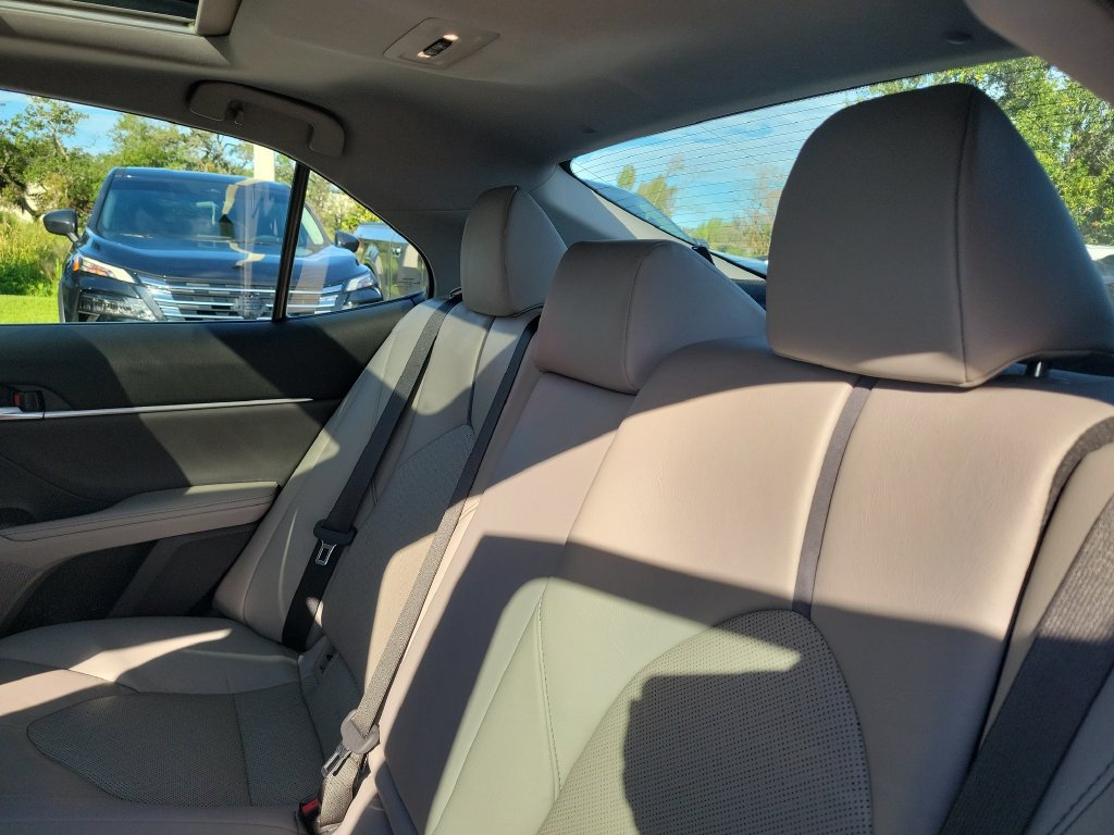 Used 2021 Toyota Camry XLE FWD image 23