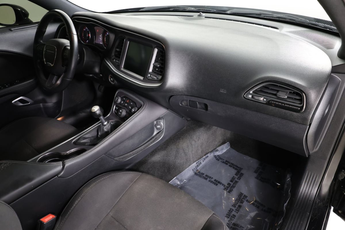Used 2015 Dodge Challenger R/T Scat Pack RWD image 28