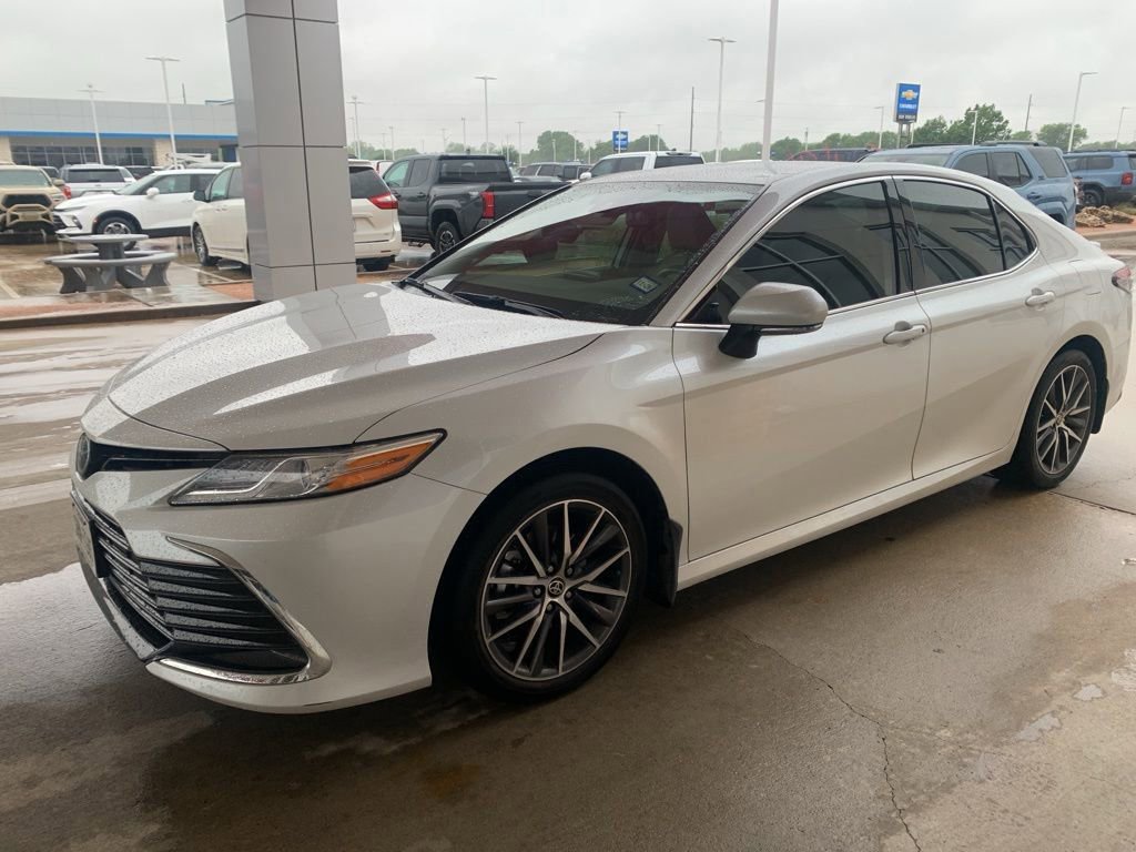 Used 2023 Toyota Camry XLE w/ Cold Weather Package FWD image 6
