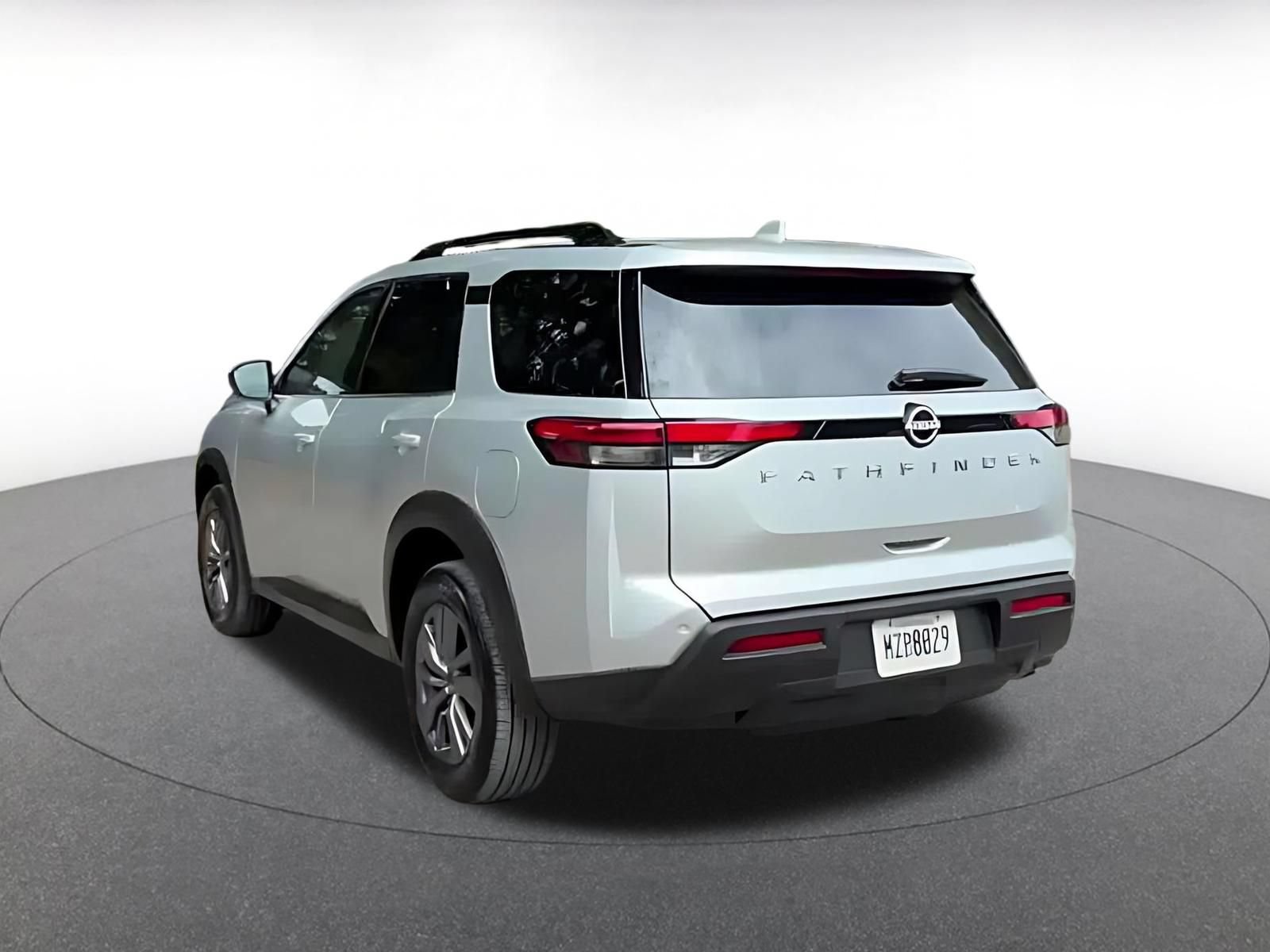 Used 2025 Nissan Pathfinder SV FWD image 11