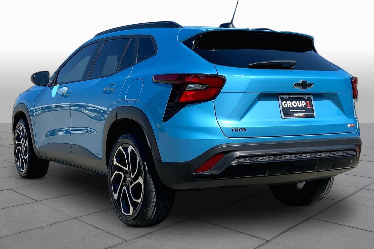 Used 2025 Chevrolet Trax RS FWD image 12