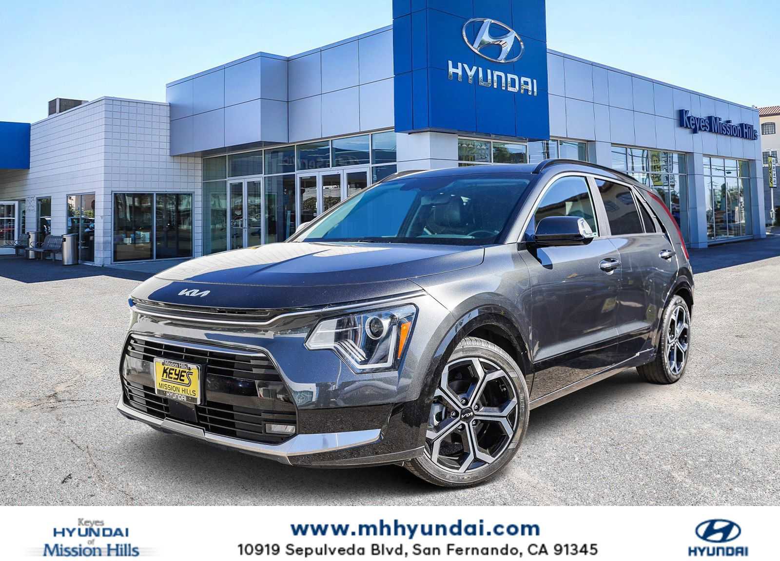 Used 2024 Kia Niro EX Touring