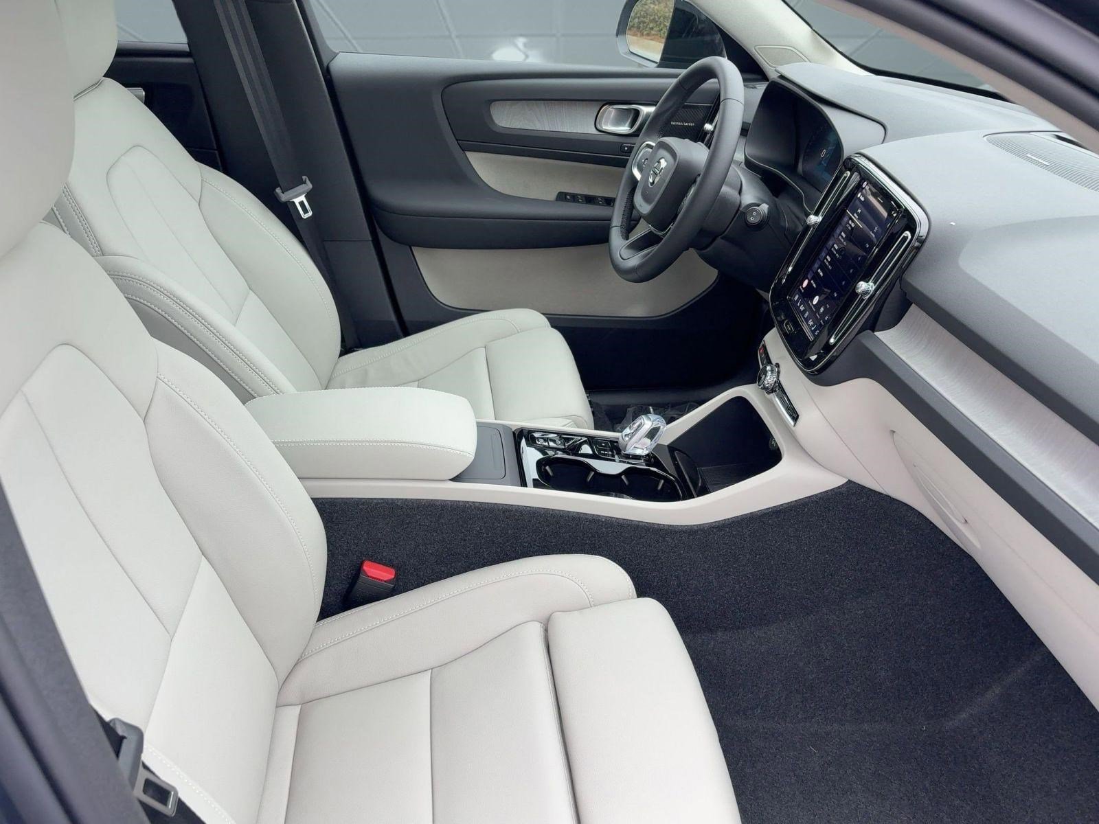 New 2026 Volvo XC40 B5 Ultra w/ Protection Package image 21