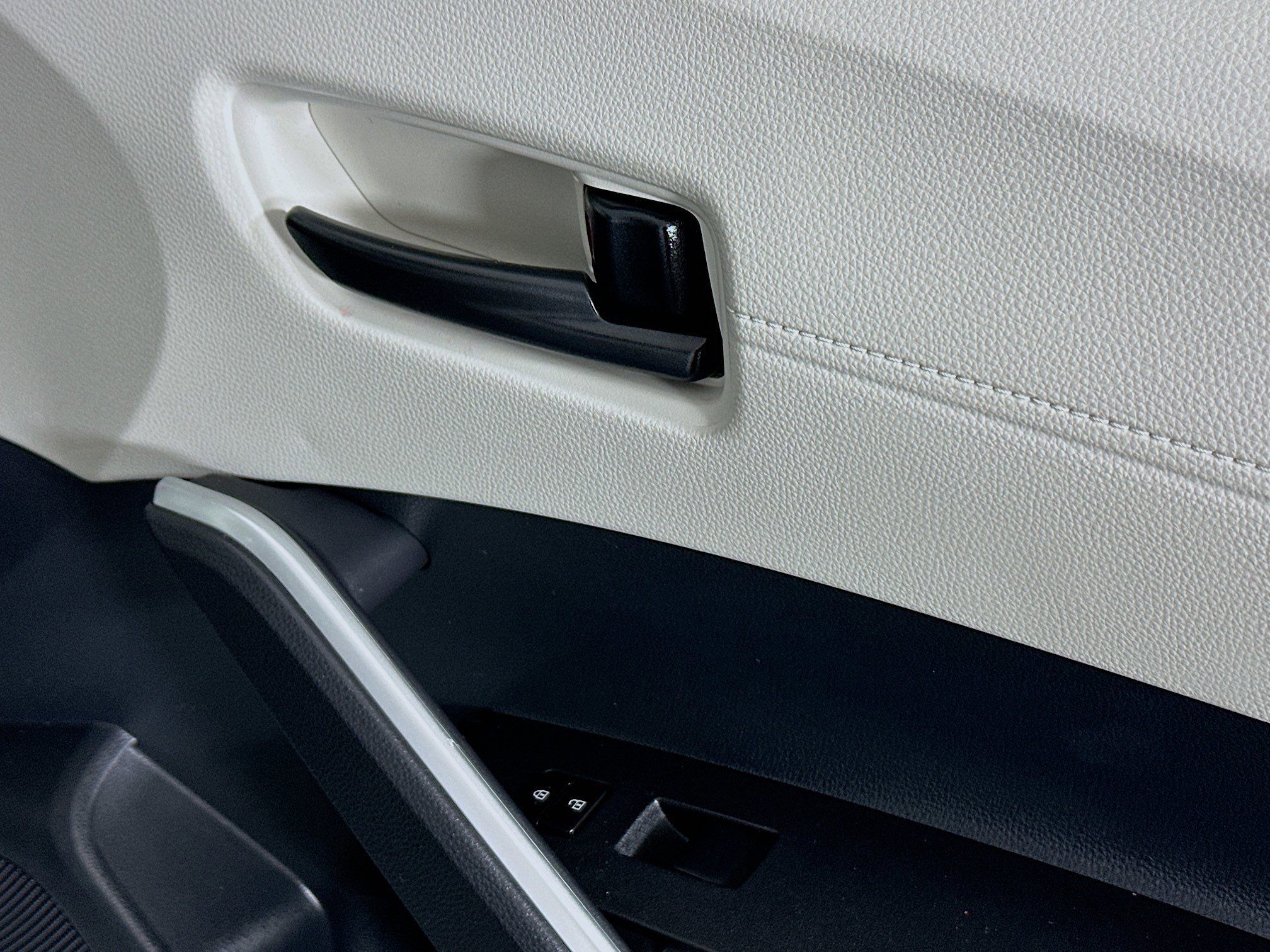 Used 2024 Toyota Corolla Cross L image 28