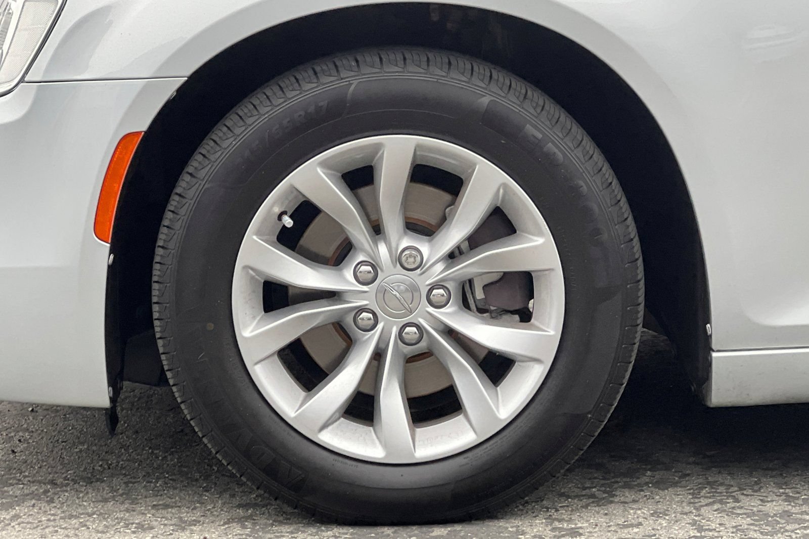 Used 2019 Chrysler 300 Touring RWD image 24