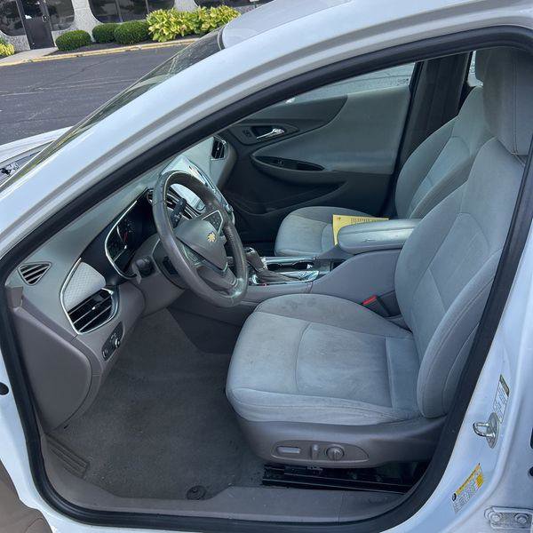 Used 2018 Chevrolet Malibu LT image 10