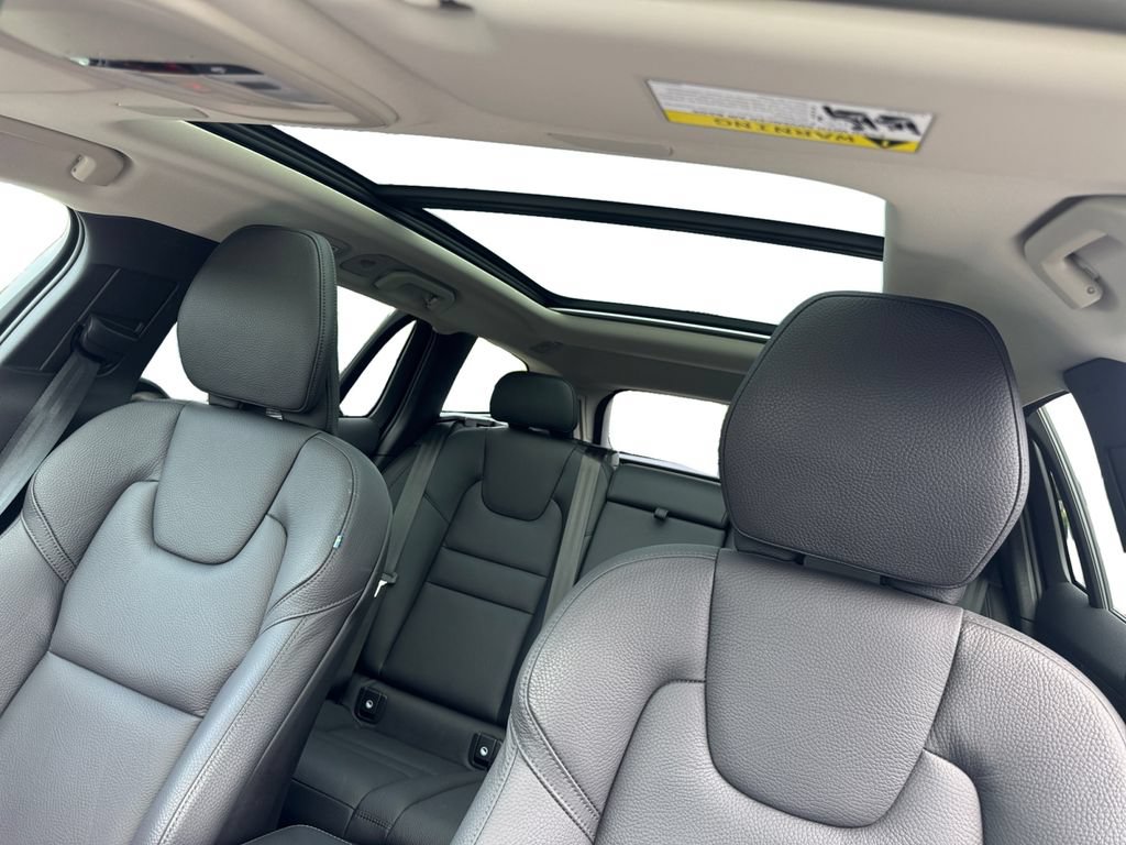 Certified 2025 Volvo V60 B5 Cross Country Plus AWD/4WD image 24