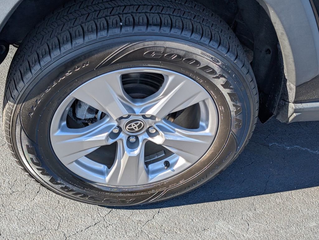 Used 2022 Toyota RAV4 XLE image 24