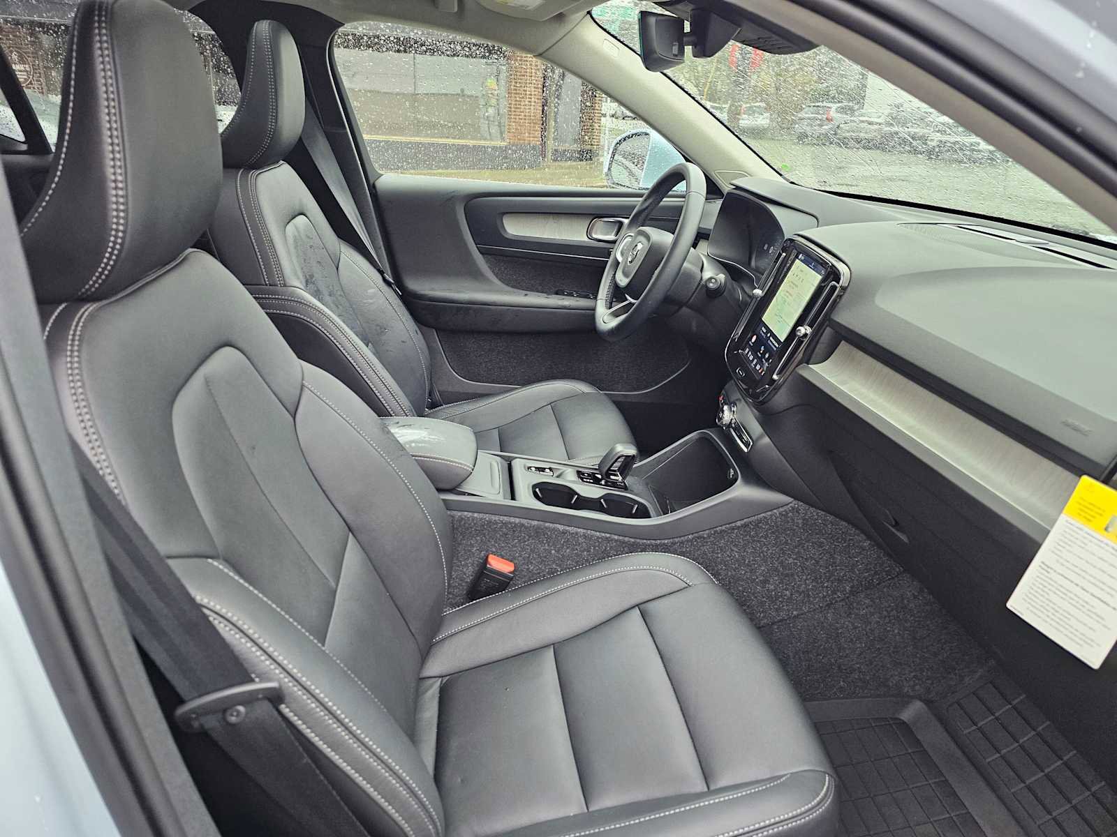 Certified 2025 Volvo XC40 B5 Core w/ Protection Package Premier image 11