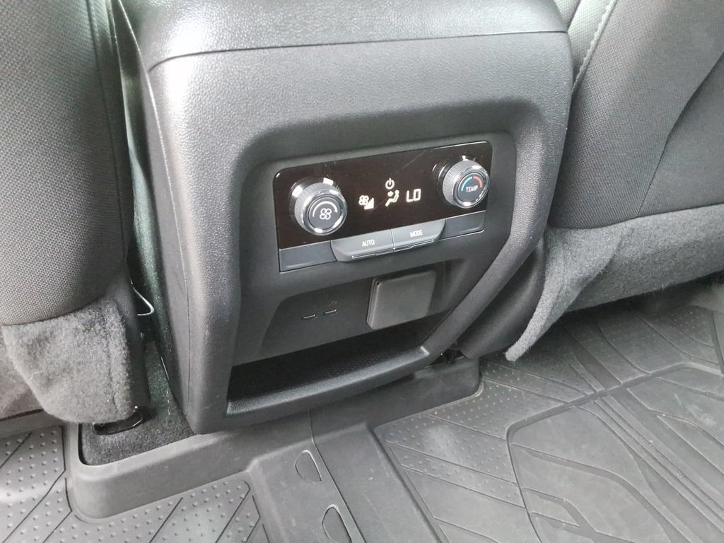 Certified 2025 Chevrolet Traverse LT w/ Driver Confidence Package FWD image 19