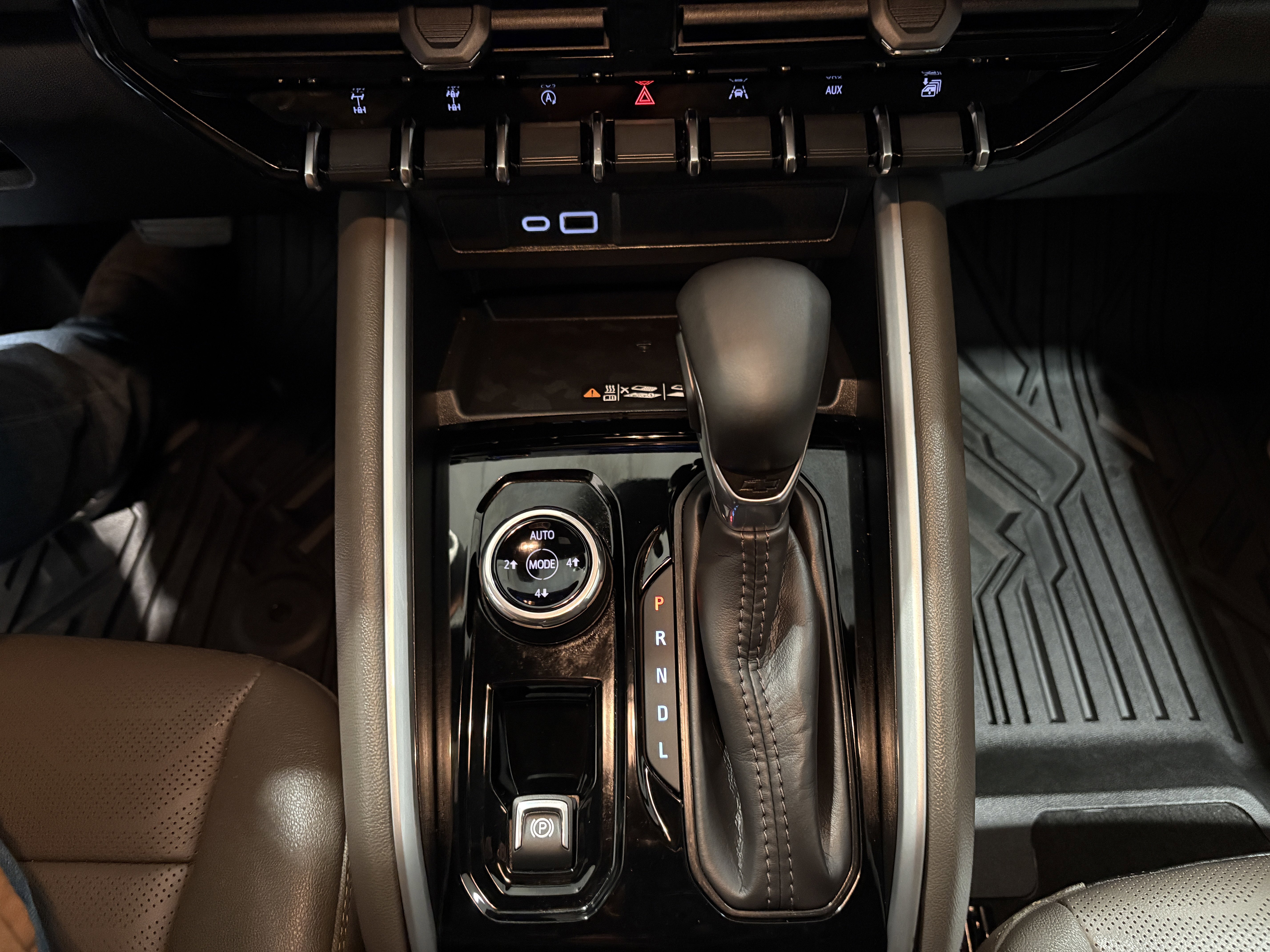 Used 2025 Chevrolet Colorado ZR2 w/ Midnight Edition image 17