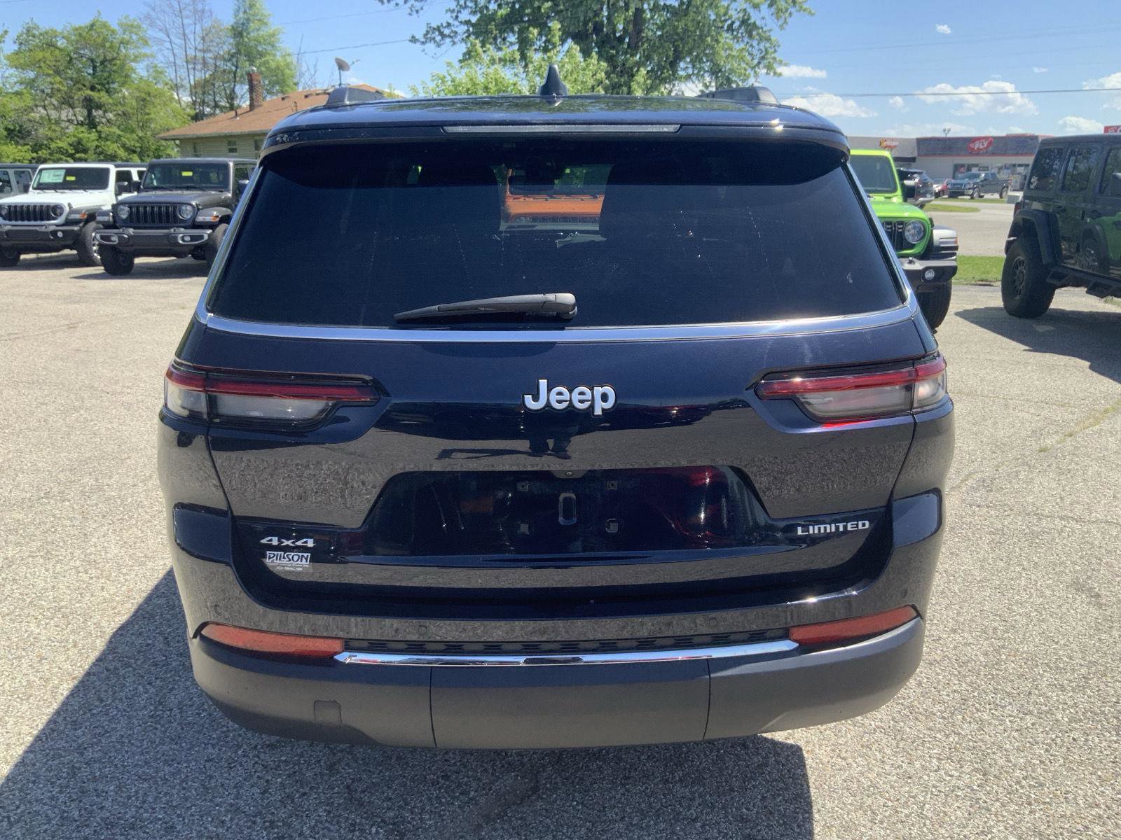 Used 2024 Jeep Grand Cherokee L Limited AWD/4WD image 10