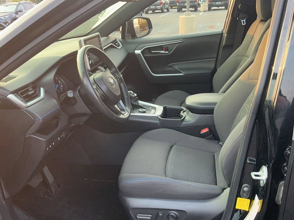 Used 2022 Toyota RAV4 SE w/ Convenience Package AWD/4WD image 17