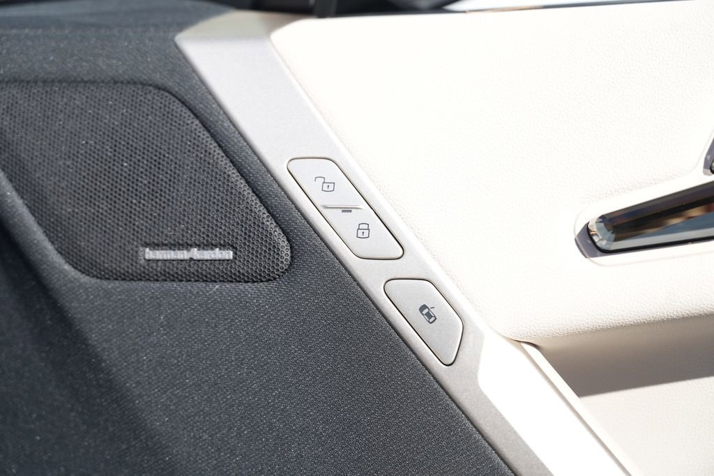 Used 2022 BMW iX xDrive50 w/ Premium Package image 36