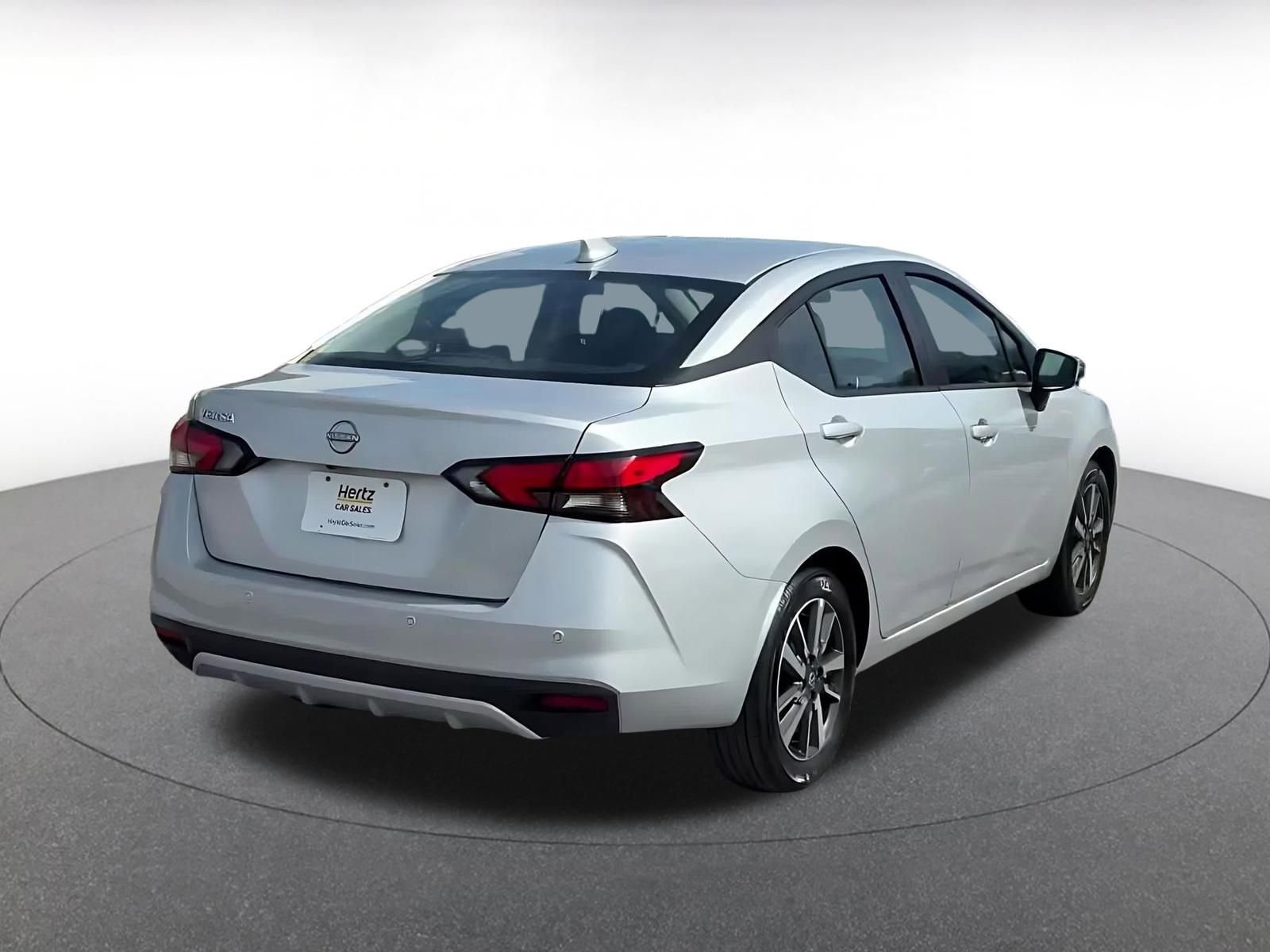 Used 2025 Nissan Versa SV image 15