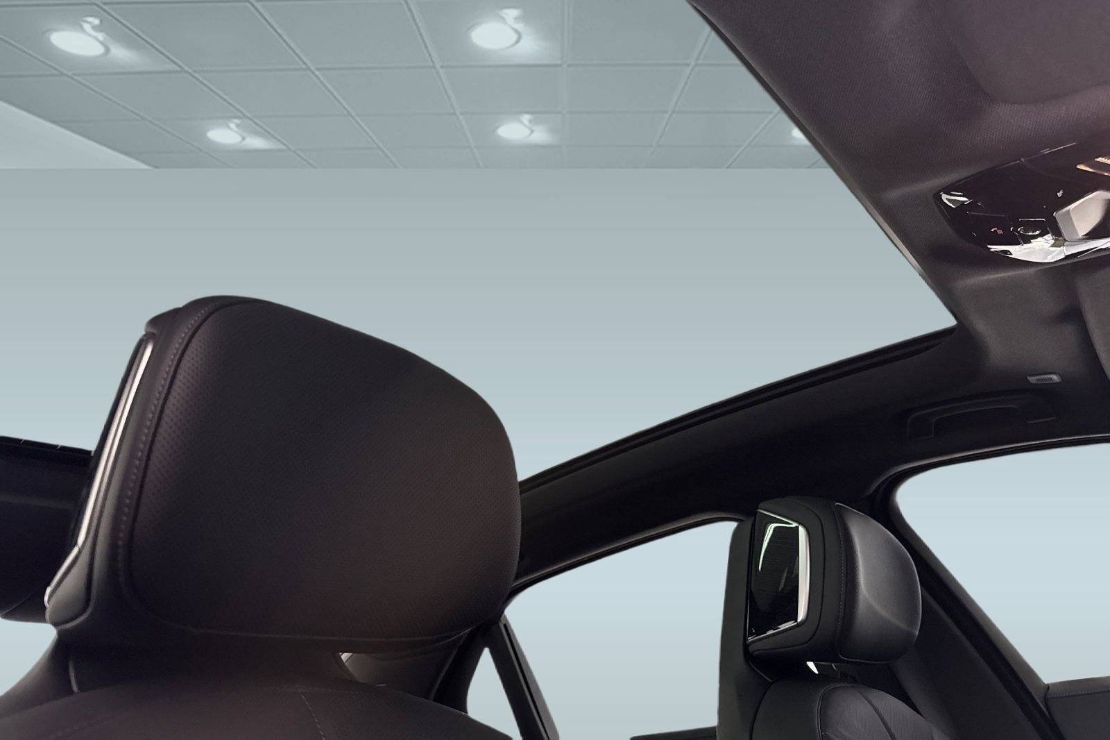 New 2026 BMW 750e xDrive image 15