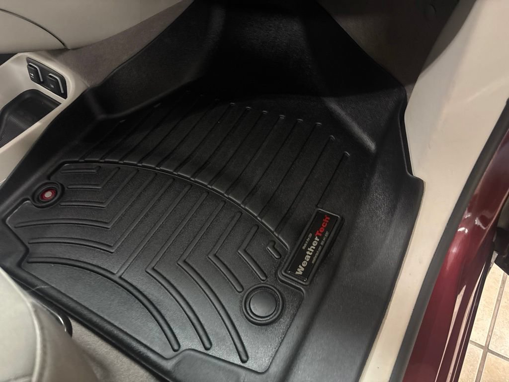 Used 2017 Chrysler Pacifica Touring Plus w/ Tire & Wheel Group FWD image 38