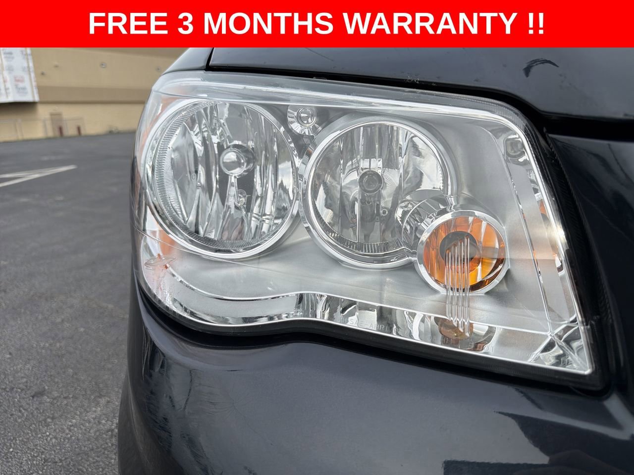 Used 2014 Chrysler Town & Country Touring FWD image 36