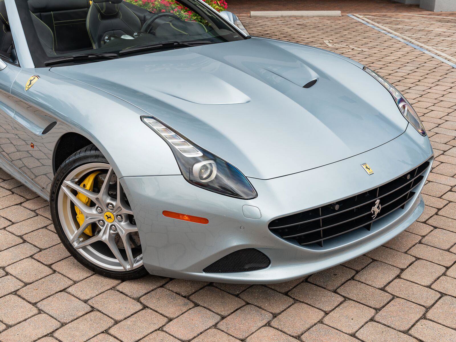 Used 2016 Ferrari California T RWD image 7