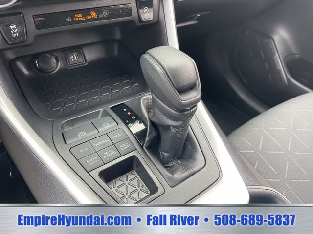 Used 2025 Toyota RAV4 XLE AWD/4WD image 25
