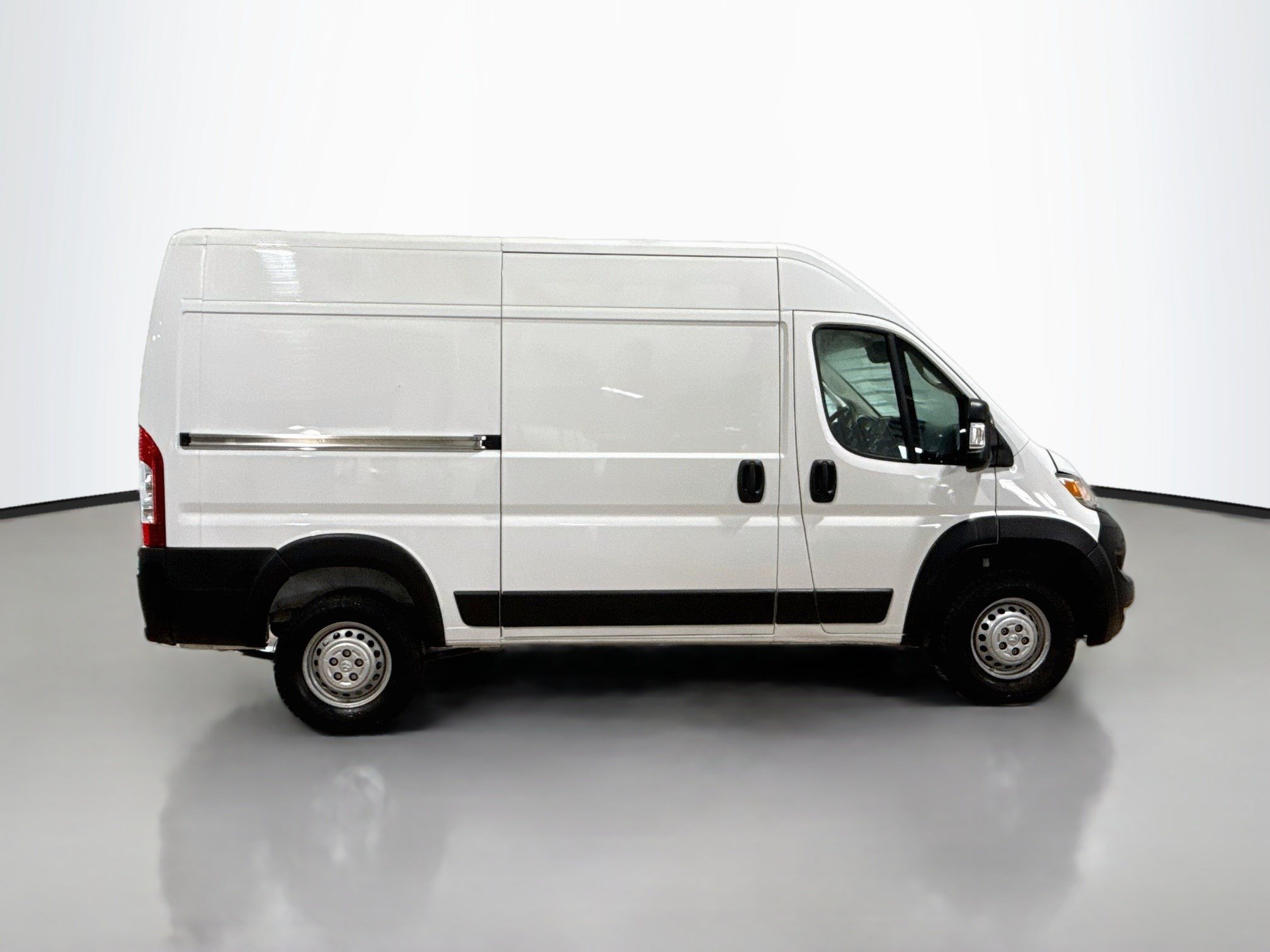 Used 2025 RAM ProMaster 2500 w/ Convenience Group FWD image 11