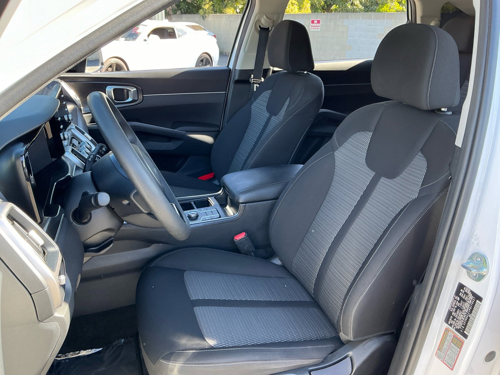 Used 2023 Kia Sorento LX image 18