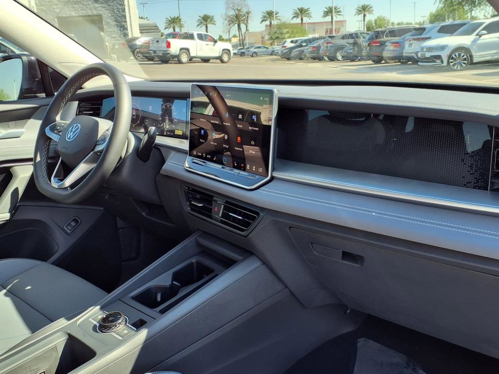 New 2025 Volkswagen Tiguan SE image 10