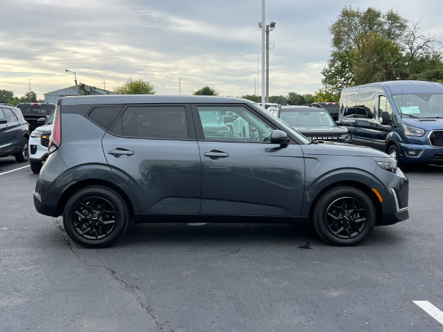 Used 2025 Kia Soul LX w/ LX Technology Package FWD image 36