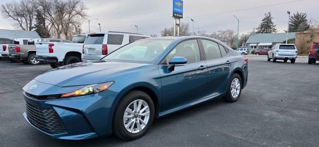 Used 2025 Toyota Camry LE image 3