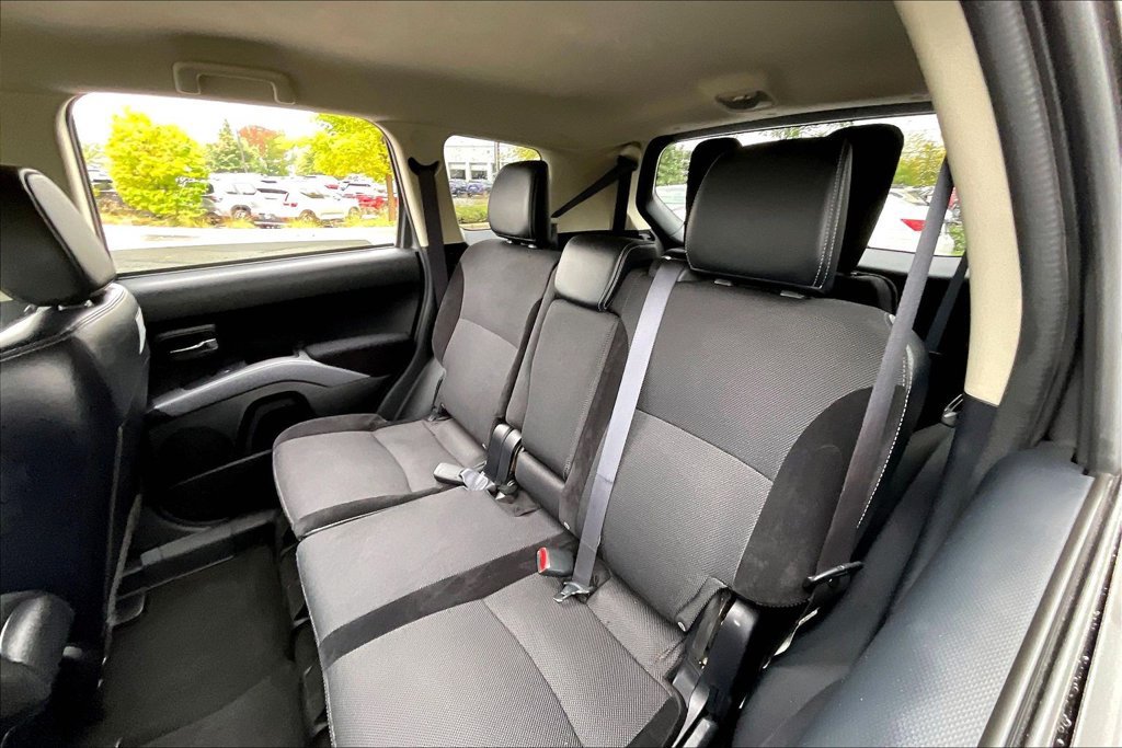 Used 2013 Mitsubishi Outlander SE AWD/4WD image 29
