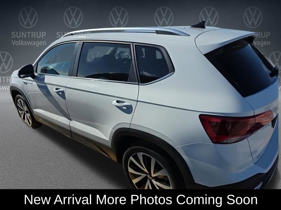 Used 2023 Volkswagen Taos SE image 3