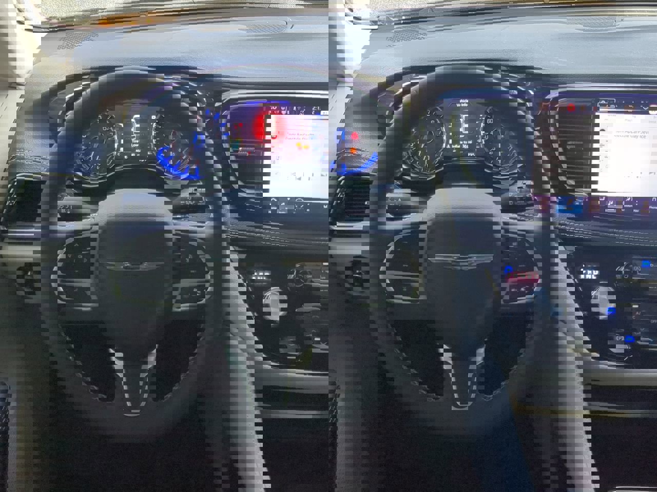 Used 2024 Chrysler Pacifica Limited w/ Trailer Tow Group image 13