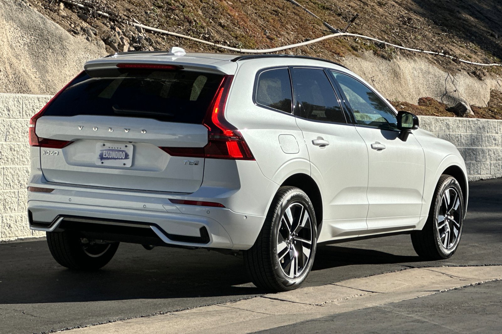 New 2026 Volvo XC60 T8 Plus image 5