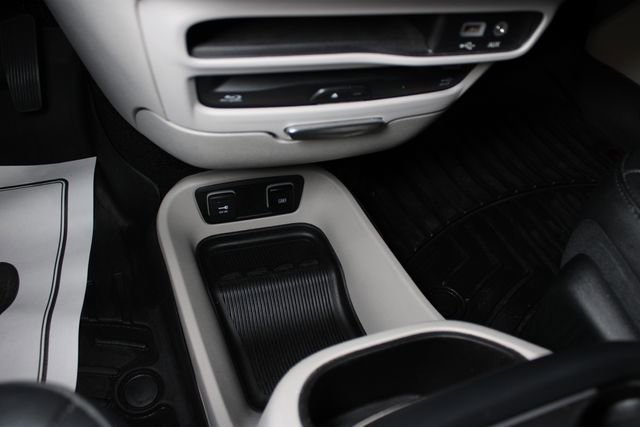 Used 2018 Chrysler Pacifica Touring-L Plus w/ Tire & Wheel Group FWD image 20