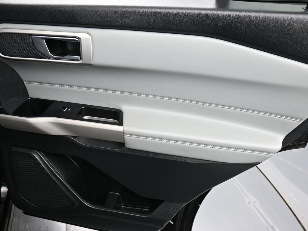 Used 2022 Ford Explorer XLT w/ Equipment Group 202A image 21