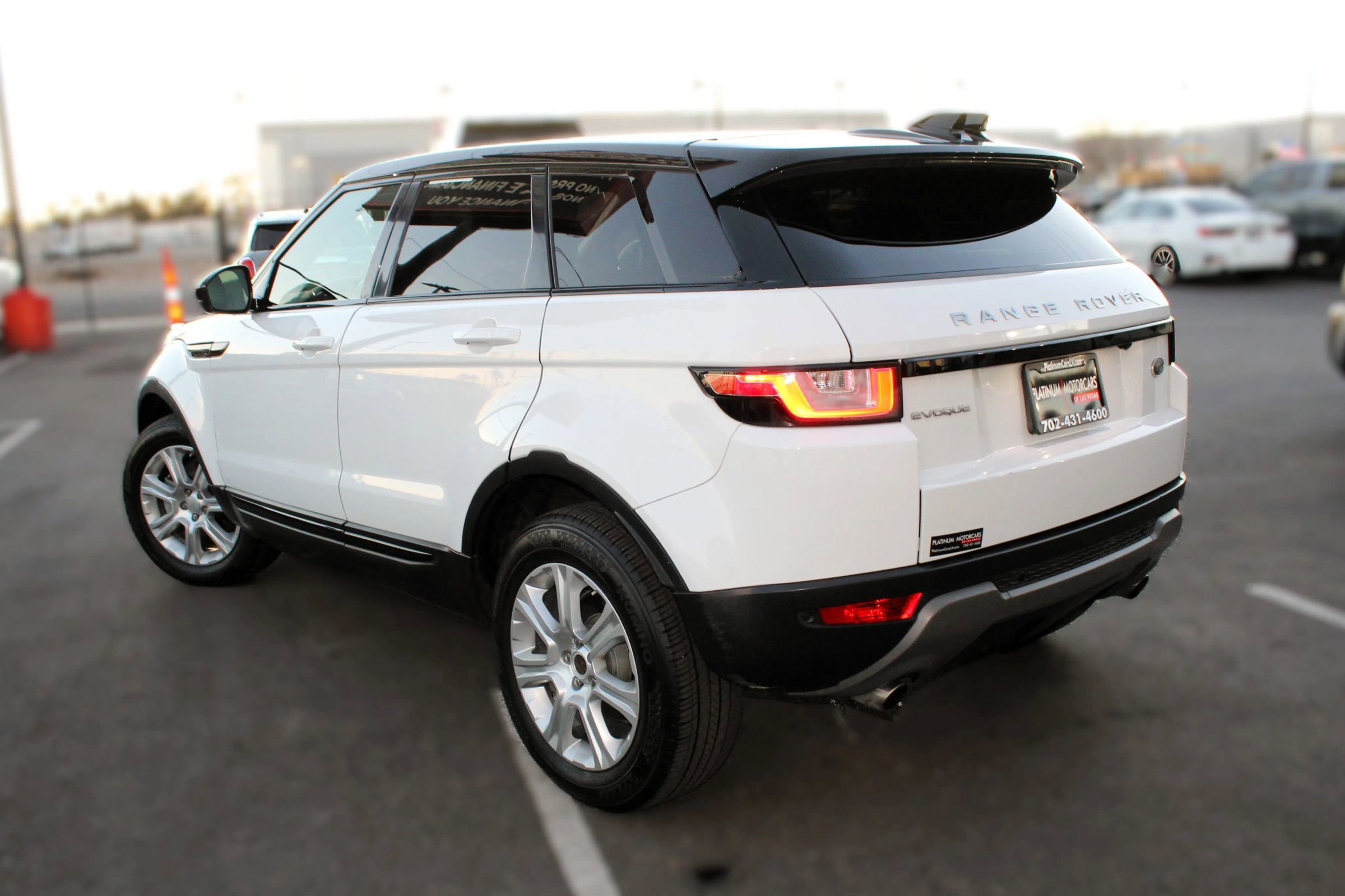 Used 2018 Land Rover Range Rover Evoque SE Sport Utility 4D image 2