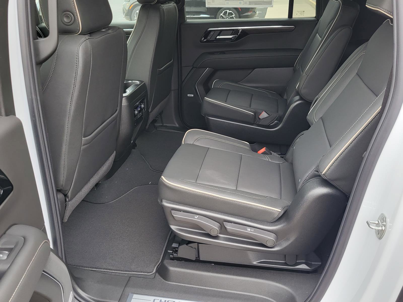 New 2026 Chevrolet Suburban Premier image 13