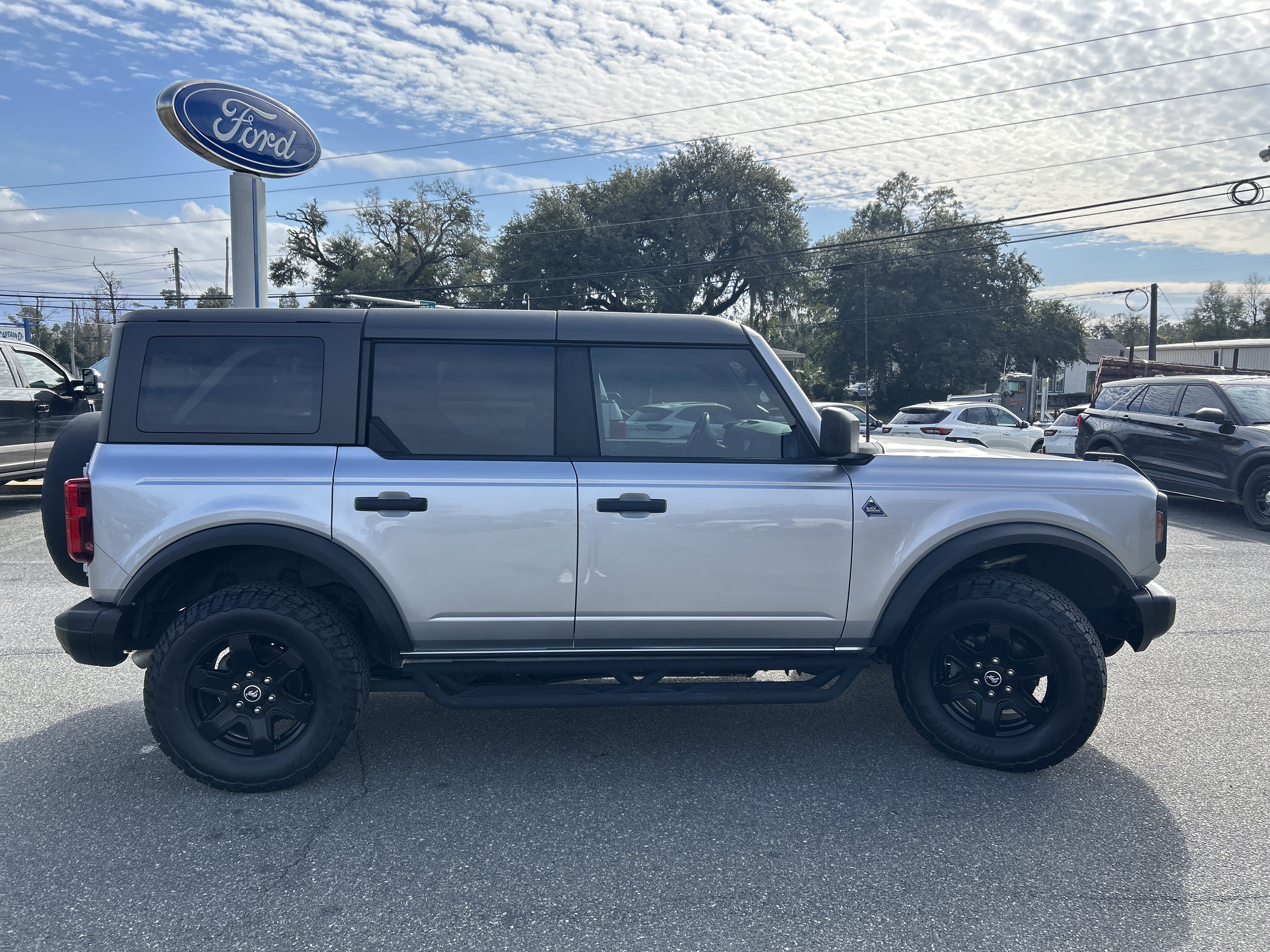 Certified 2023 Ford Bronco Black Diamond image 8