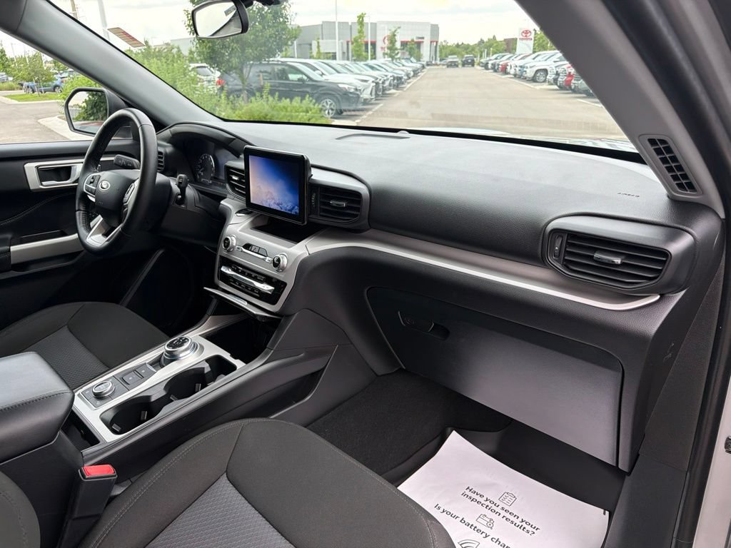 Used 2024 Ford Explorer XLT AWD/4WD image 11