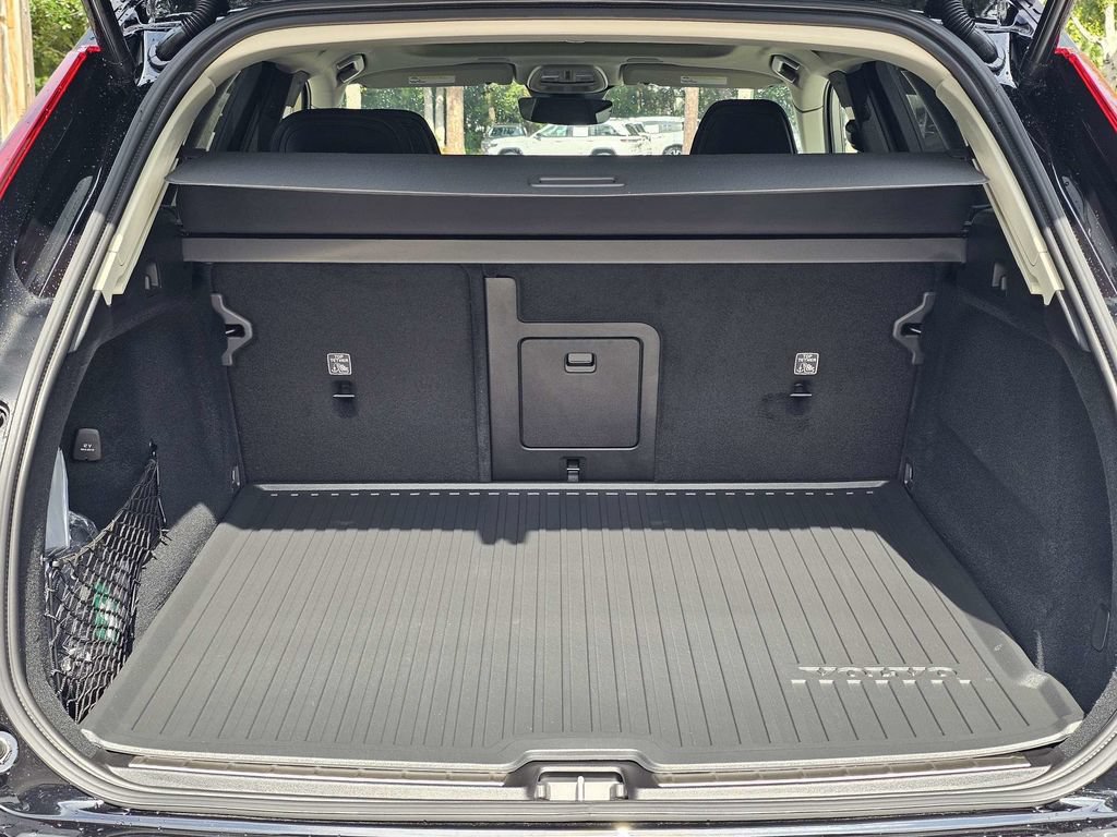 New 2027 Volvo XC60 B5 Ultra AWD/4WD image 12