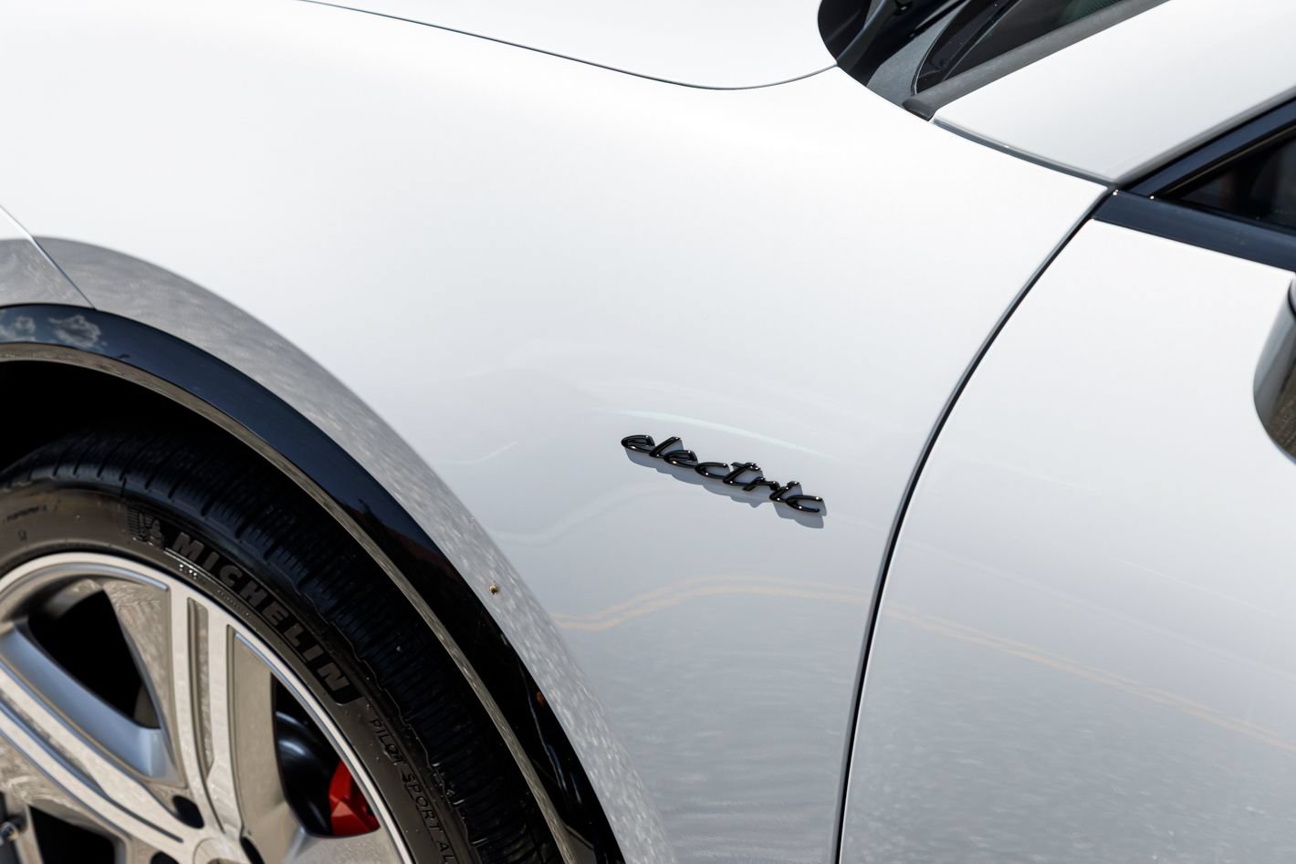 Used 2025 Porsche Macan Turbo Electric AWD/4WD image 46