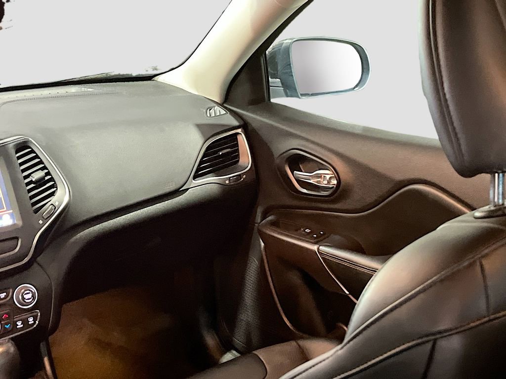 Used 2022 Jeep Cherokee Latitude Lux w/ Mopar Interior Package AWD/4WD image 23