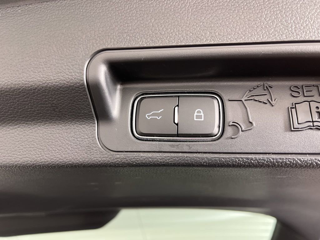 Used 2023 Ford Explorer XLT image 12