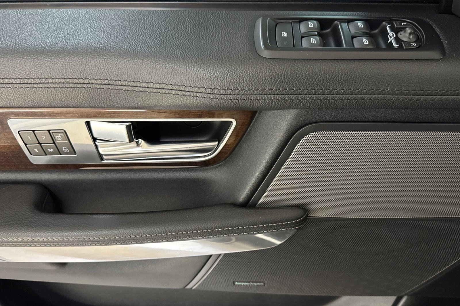 Used 2013 Land Rover Range Rover Sport HSE image 13