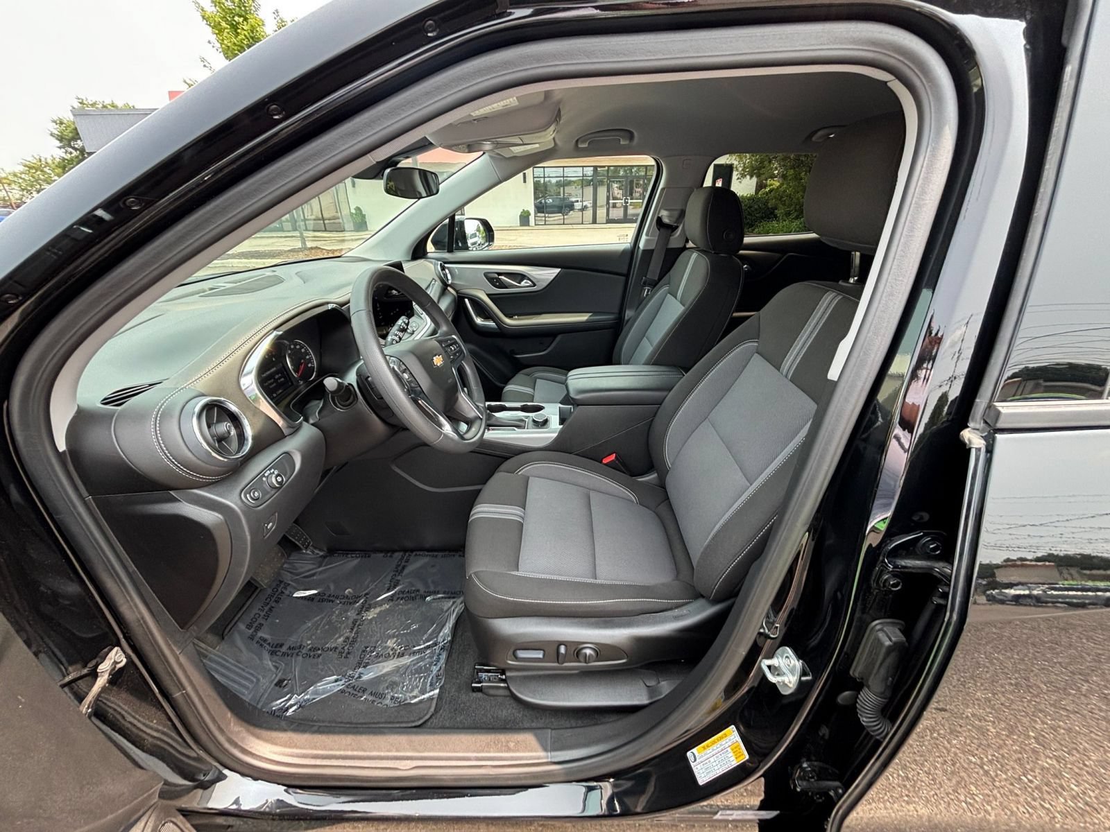 Used 2025 Chevrolet Blazer LT FWD image 28