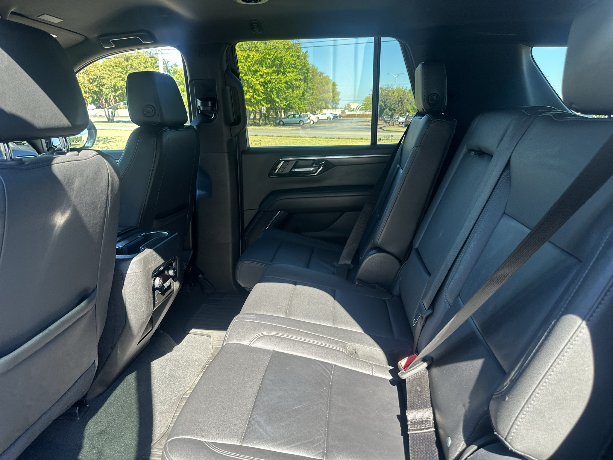Used 2025 Chevrolet Tahoe Z71 AWD/4WD image 17