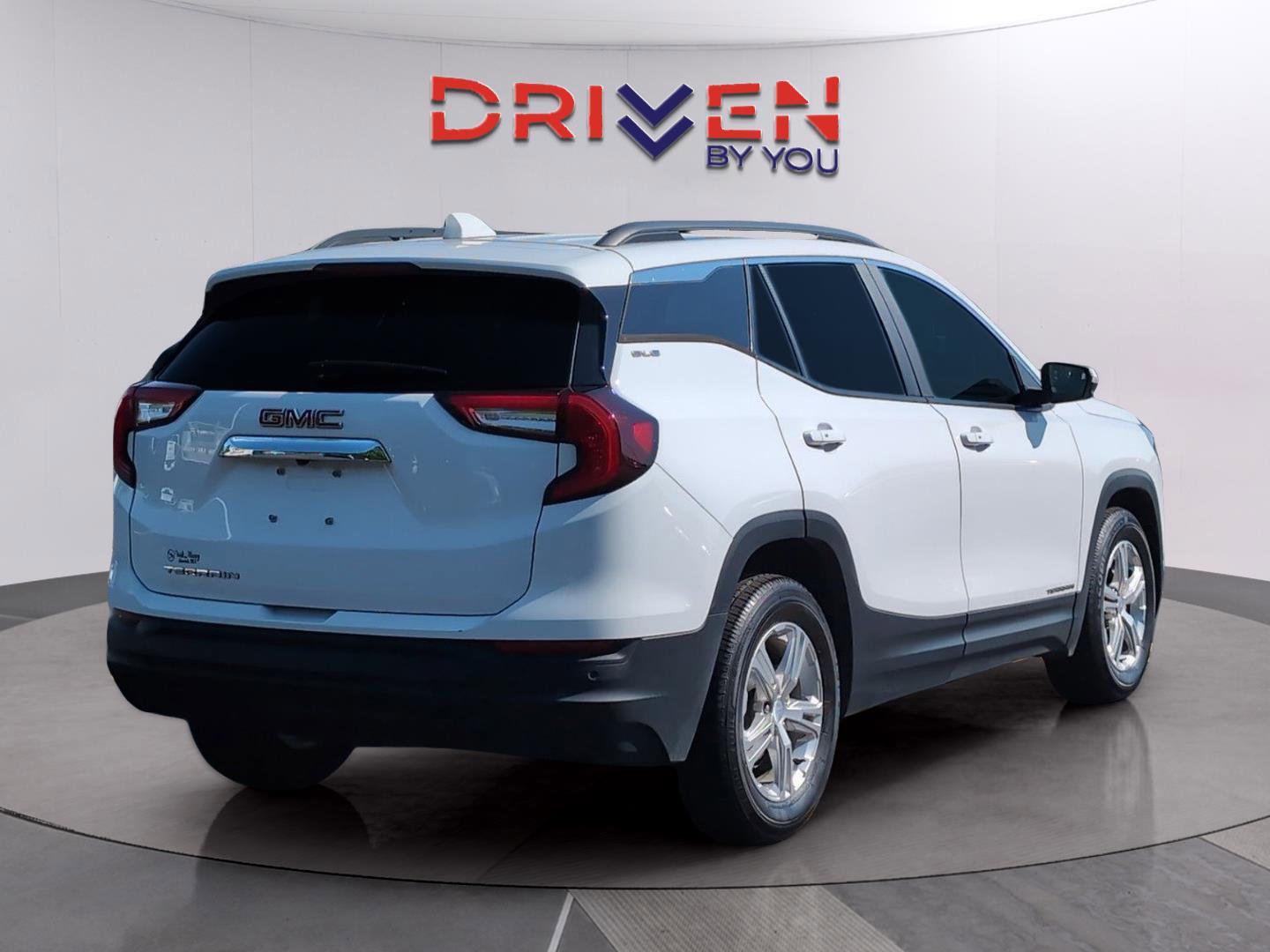 Used 2022 GMC Terrain SLE w/ Driver Convenience Package FWD image 5