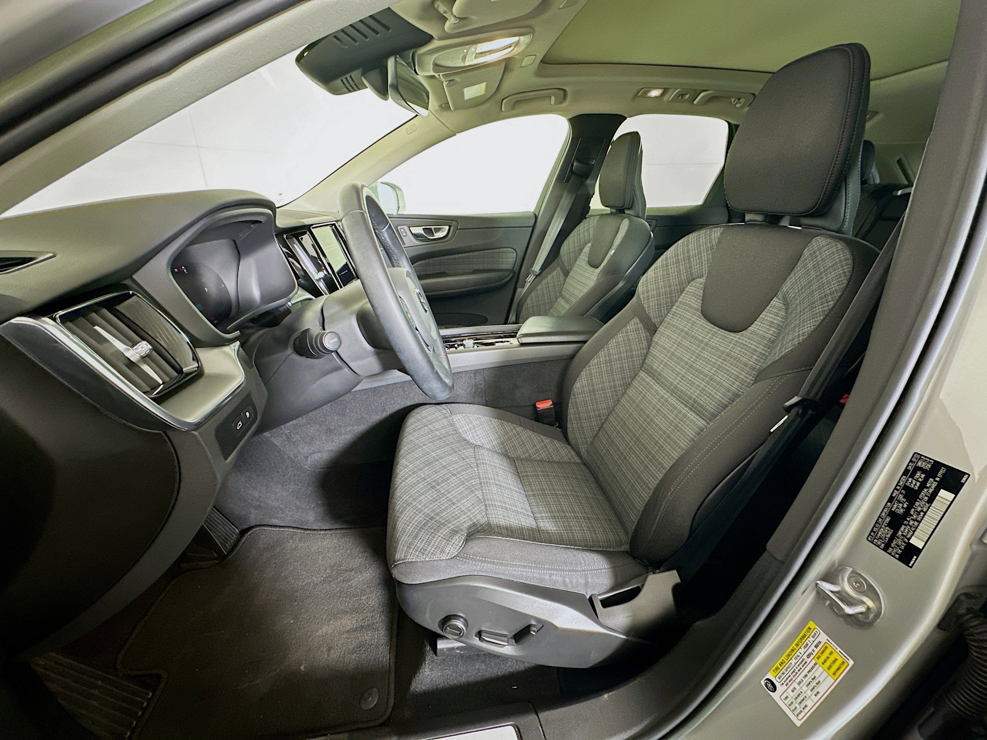 Used 2023 Volvo XC60 T8 Core image 13