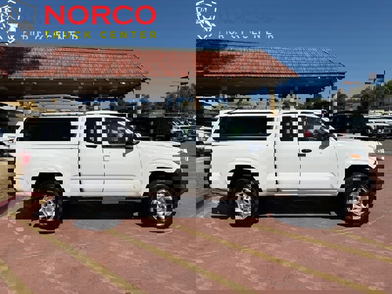 Used 2018 Toyota Tacoma 2WD Access Cab image 1